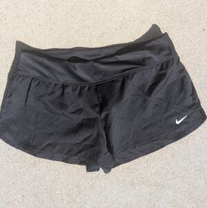 Nike Women's Black Athletic Shorts Size Large NWOT